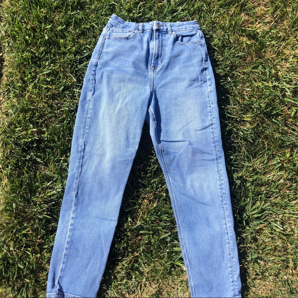 Medium Wash American Eagle Curvy Mom Jeans